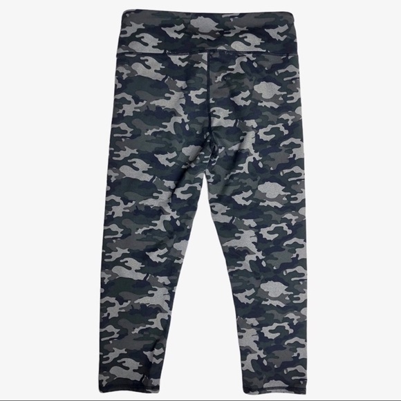 Fabletics Lima Capri Cropped Leggings Green Camo Size Small Activewear Mid Rise - Picture 5 of 7